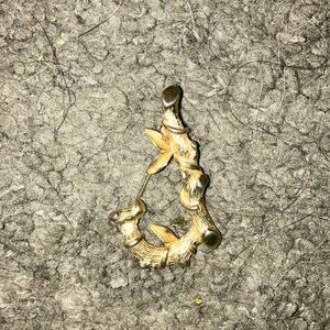 Sarah Coventry Gold tone leaf brooch